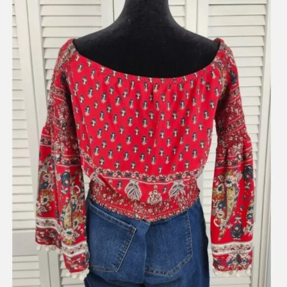 Band of Gypsies Red Off Shoulder Boho Top M Cropped Floral Bell Sleeve Fringe - Picture 6 of 10